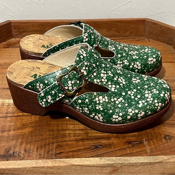 Alegria Selina wedge clog shoe 37 - 7 US leather Green Acres floral mule buckle - Picture 1 of 9